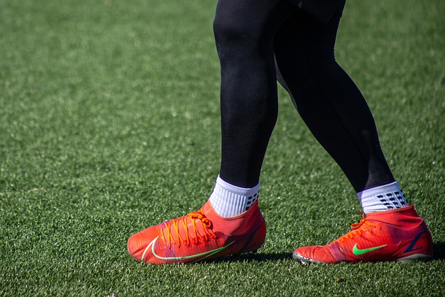 端表现出无 端表现出无